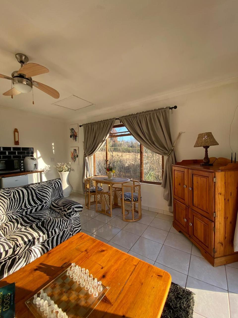 הימוויל Sani Pass View Cottage מראה חיצוני תמונה